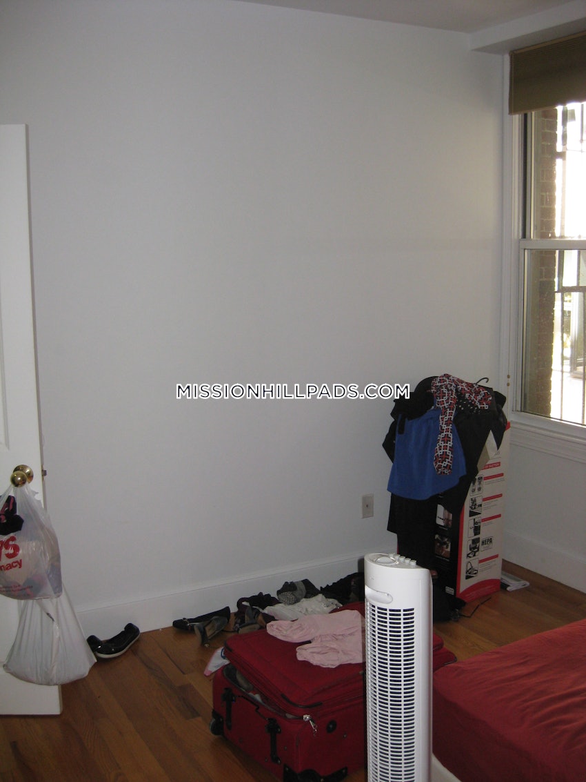 BOSTON - MISSION HILL - 1 Bed, 1 Bath - Image 11