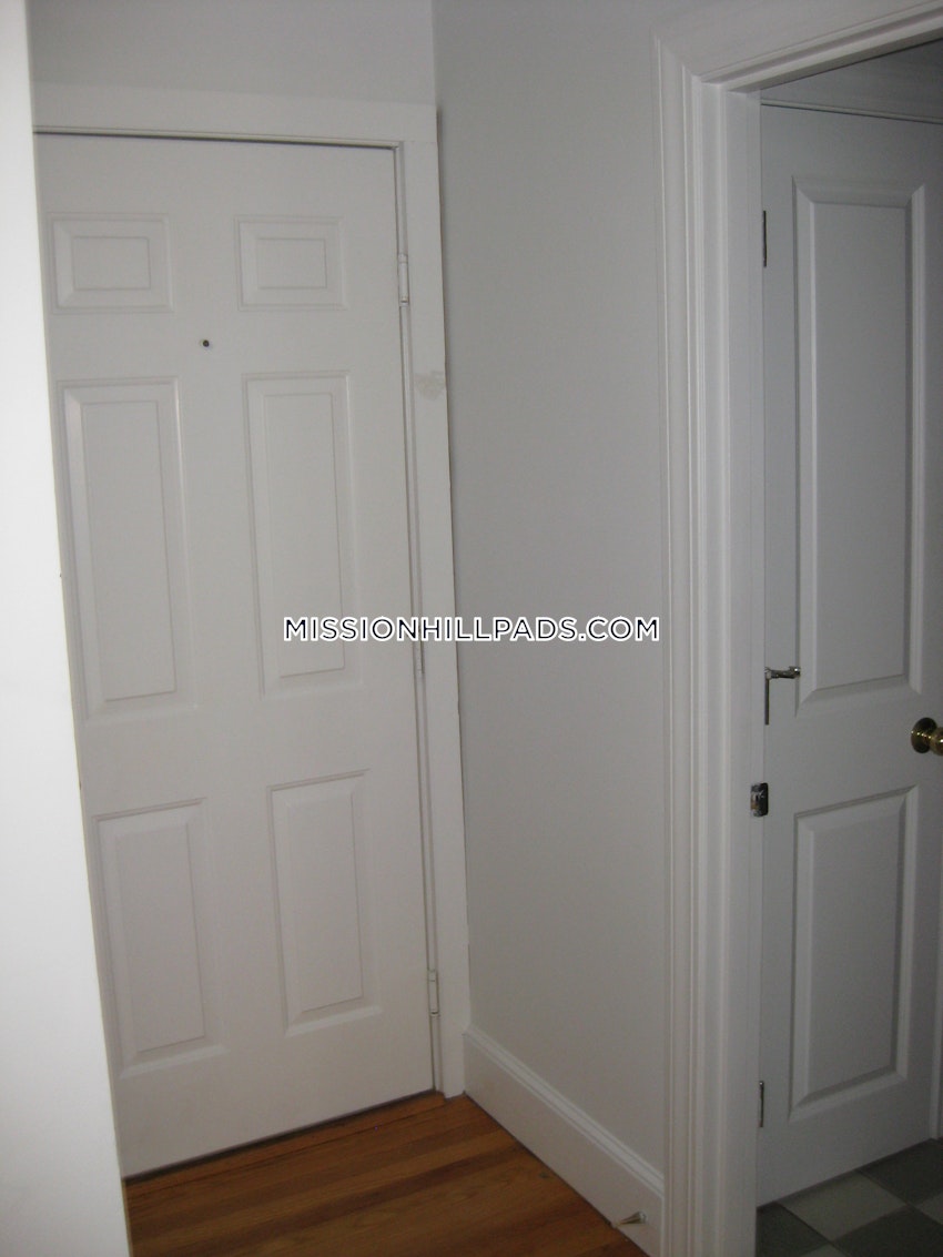 BOSTON - MISSION HILL - 1 Bed, 1 Bath - Image 10