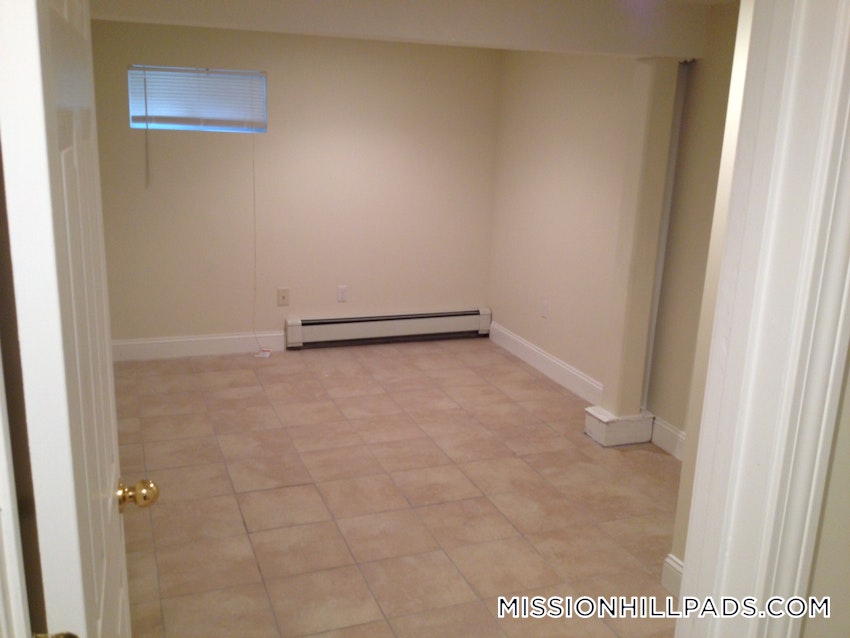 BOSTON - MISSION HILL - 3 Beds, 1 Bath - Image 47