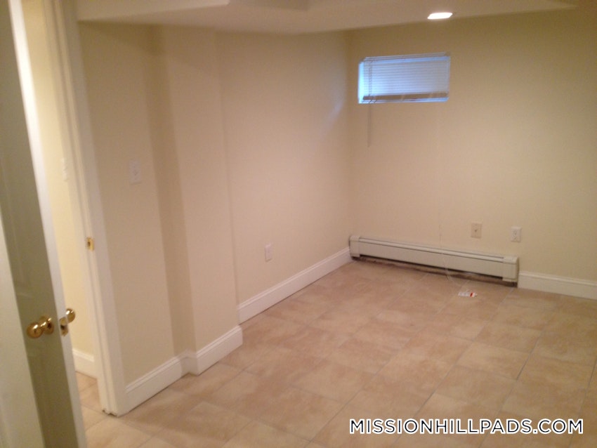 BOSTON - MISSION HILL - 3 Beds, 1 Bath - Image 46