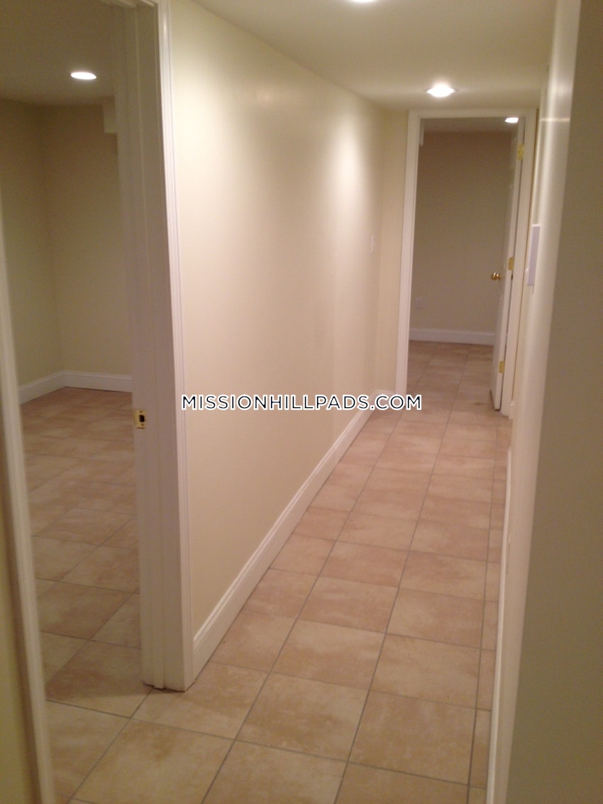 BOSTON - MISSION HILL - 3 Beds, 1 Bath - Image 34