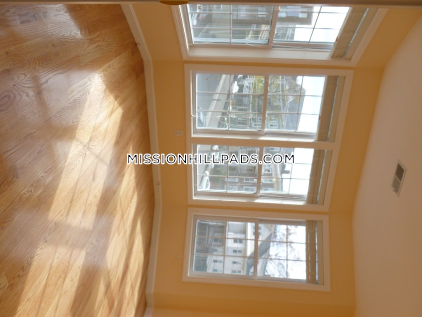 BOSTON - MISSION HILL - 3 Beds, 2 Baths - Image 35