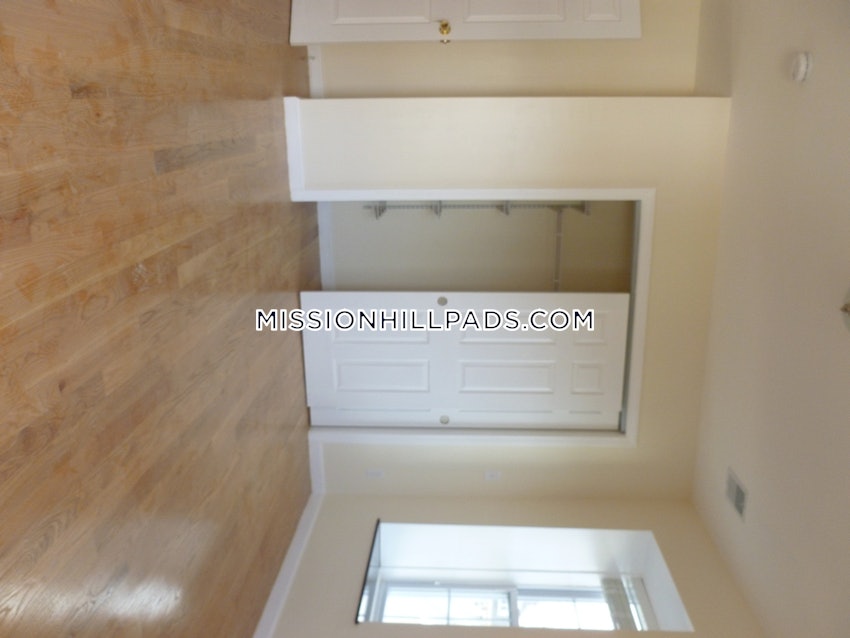 BOSTON - MISSION HILL - 3 Beds, 2 Baths - Image 25