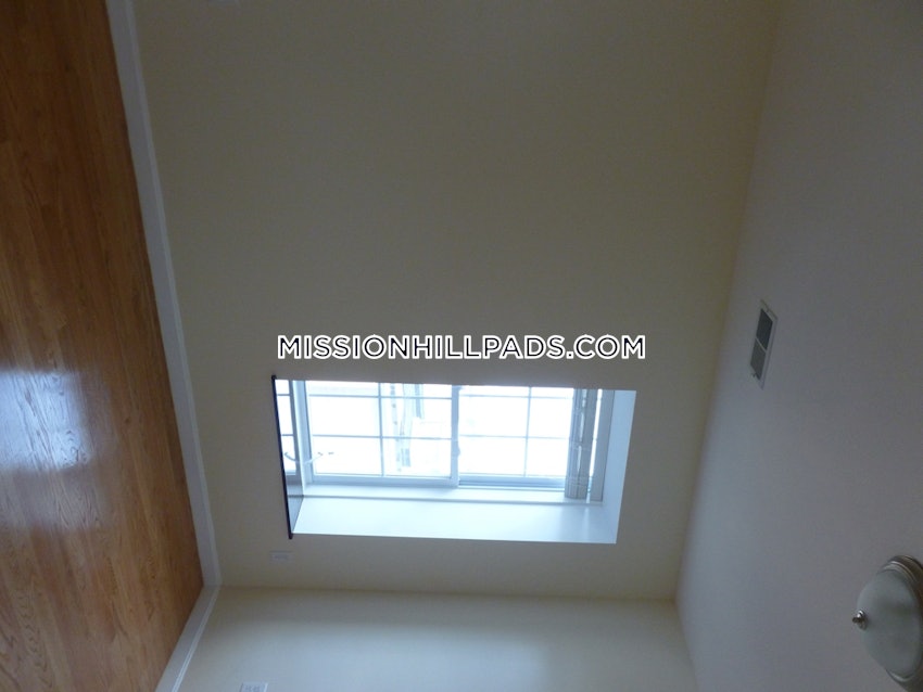 BOSTON - MISSION HILL - 3 Beds, 2 Baths - Image 23