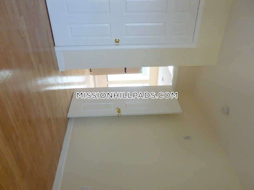 BOSTON - MISSION HILL - 3 Beds, 2 Baths - Image 24
