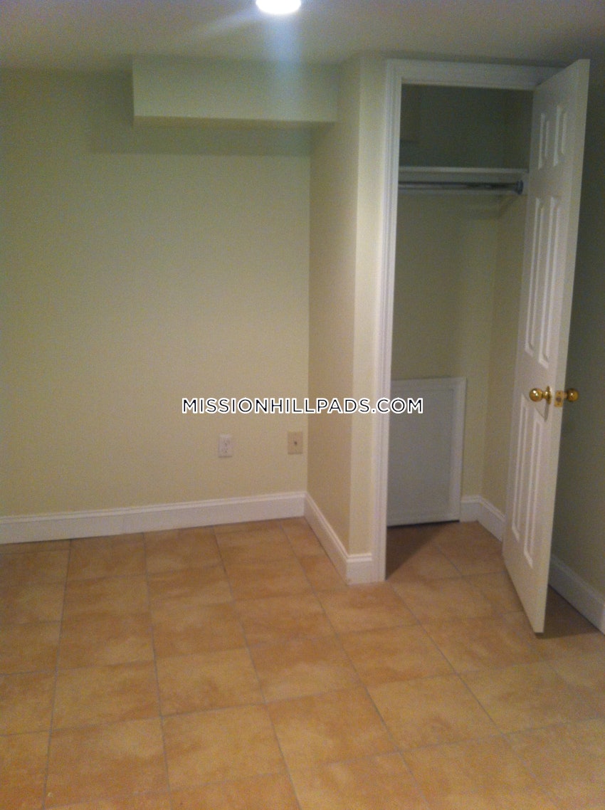 BOSTON - MISSION HILL - 3 Beds, 1 Bath - Image 29