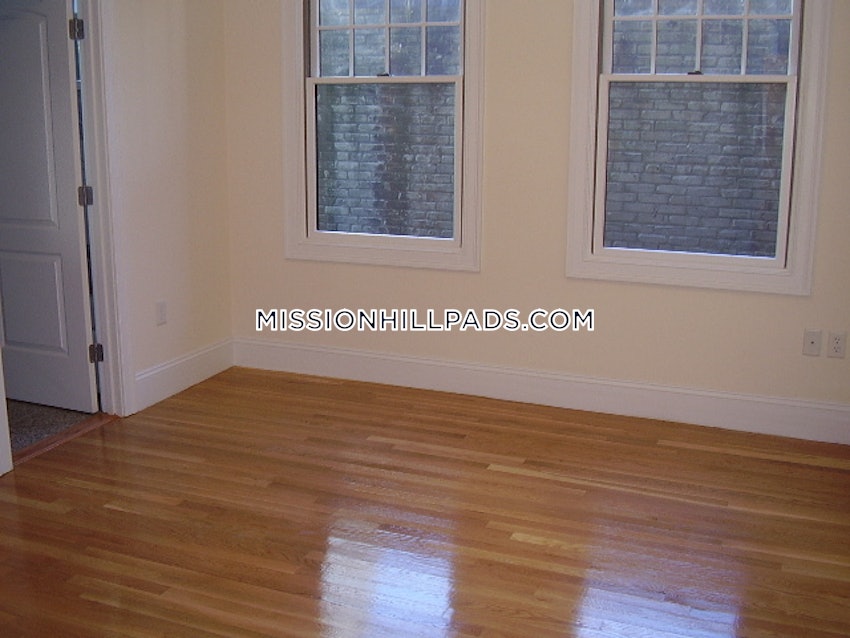 BOSTON - MISSION HILL - 2 Beds, 1.5 Baths - Image 15