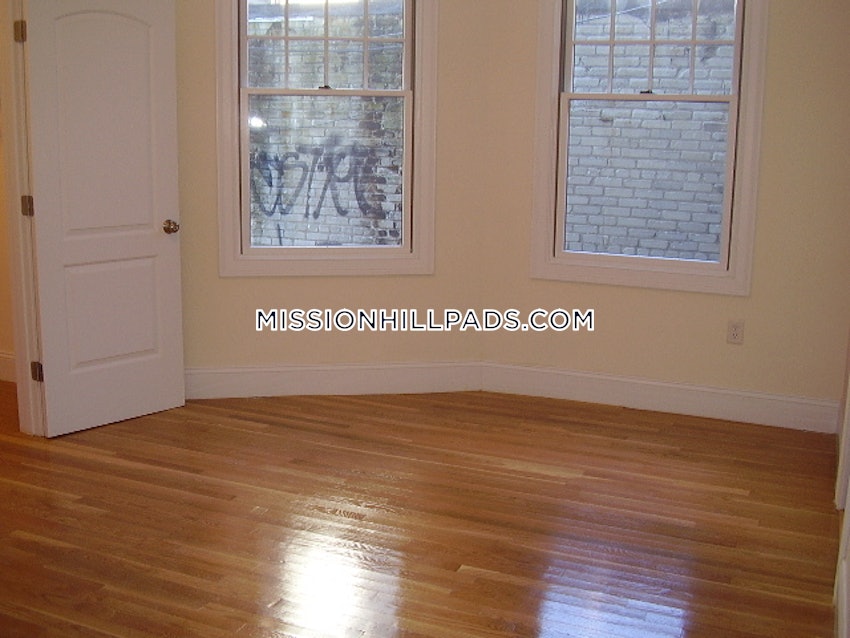 BOSTON - MISSION HILL - 2 Beds, 1.5 Baths - Image 13