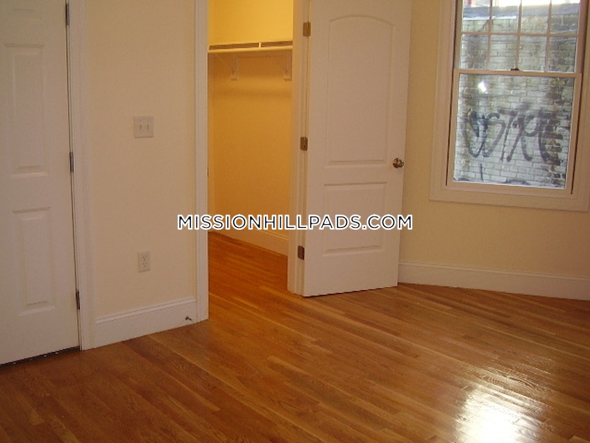 BOSTON - MISSION HILL - 2 Beds, 1.5 Baths - Image 11