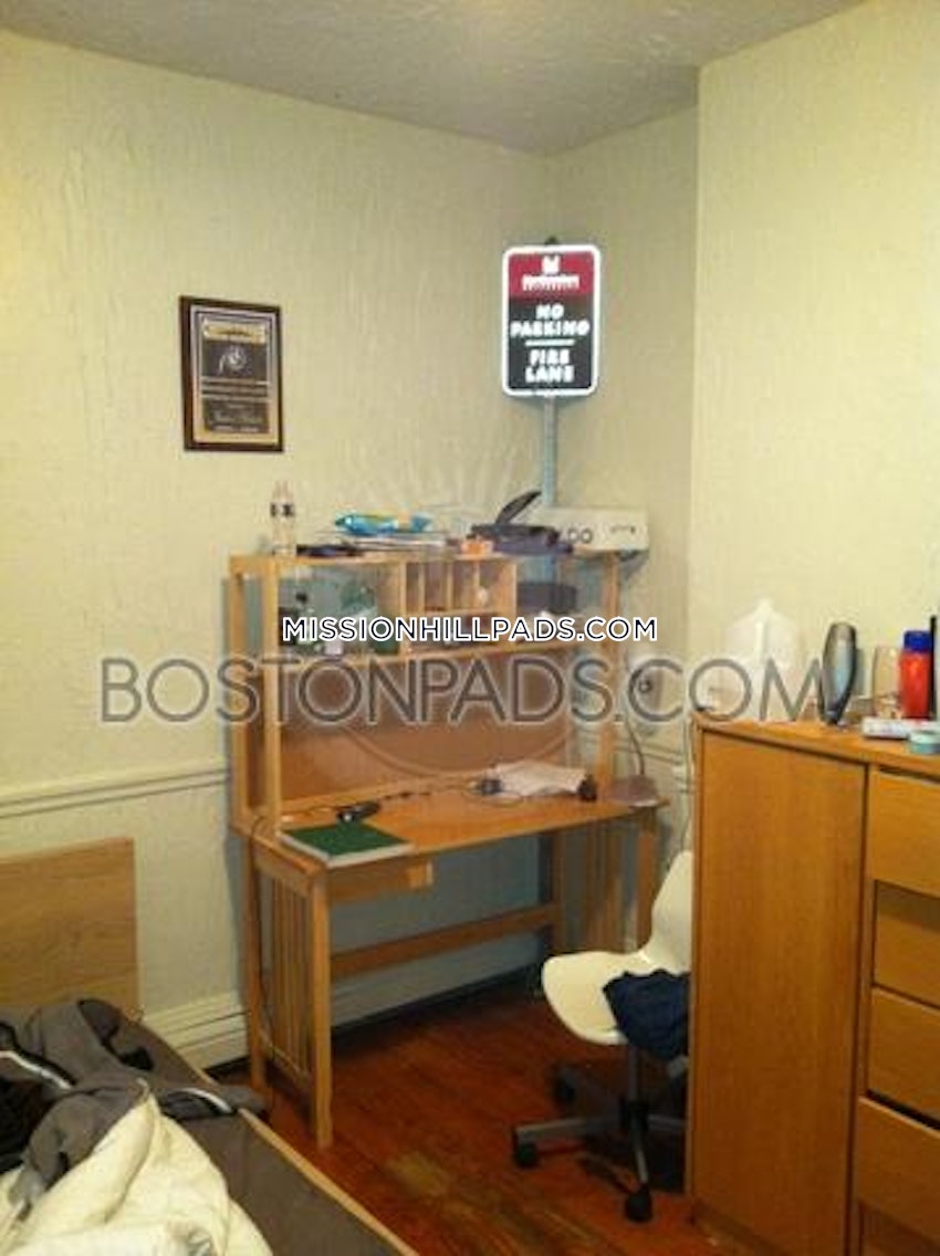 BOSTON - MISSION HILL - 4 Beds, 2 Baths - Image 29