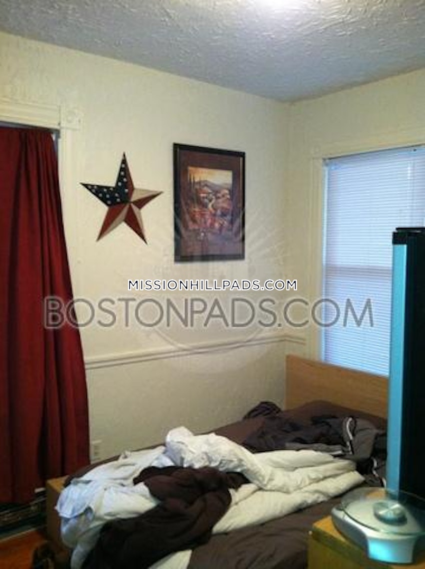 BOSTON - MISSION HILL - 4 Beds, 2 Baths - Image 14