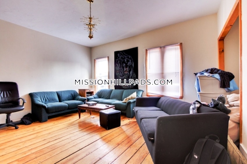 BOSTON - MISSION HILL - 6 Beds, 4 Baths - Image 1
