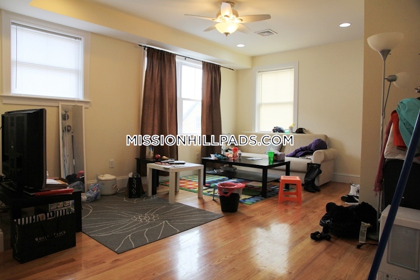 BOSTON - MISSION HILL - 3 Beds, 2 Baths - Image 38