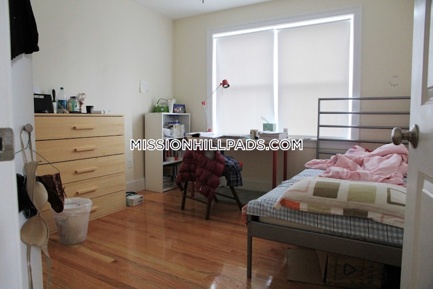 BOSTON - MISSION HILL - 3 Beds, 2 Baths - Image 35