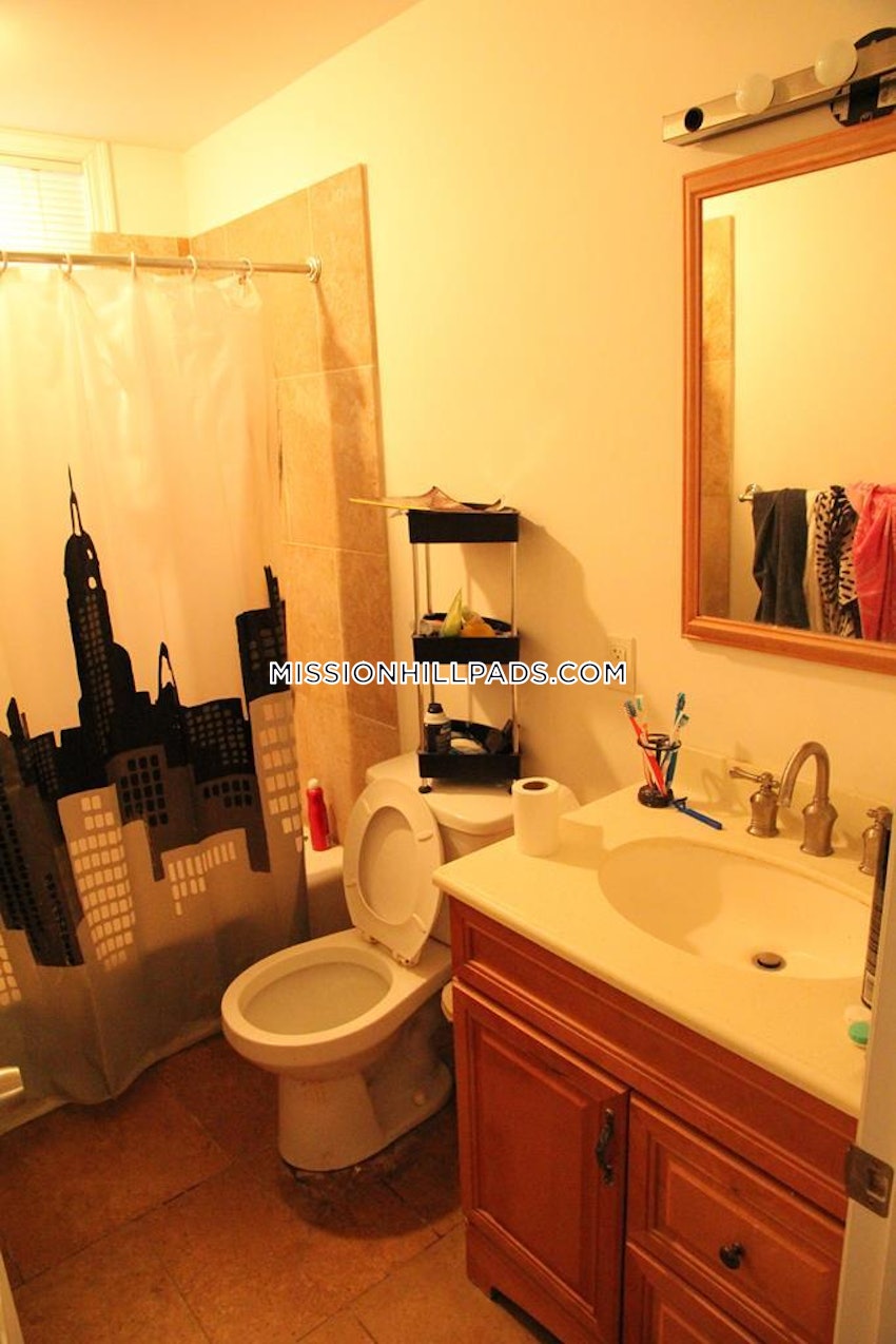 BOSTON - MISSION HILL - 5 Beds, 2 Baths - Image 45