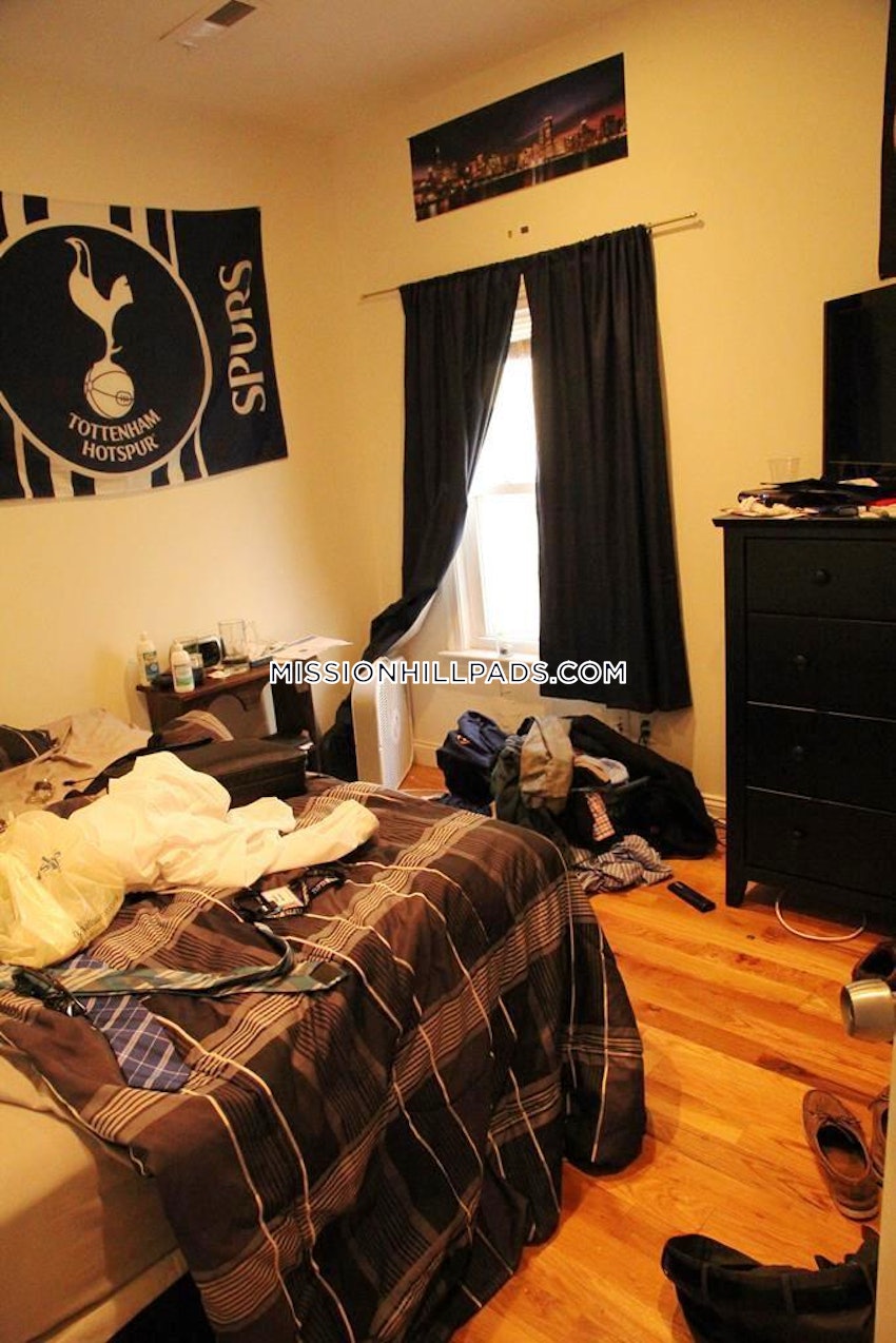 BOSTON - MISSION HILL - 5 Beds, 2 Baths - Image 9