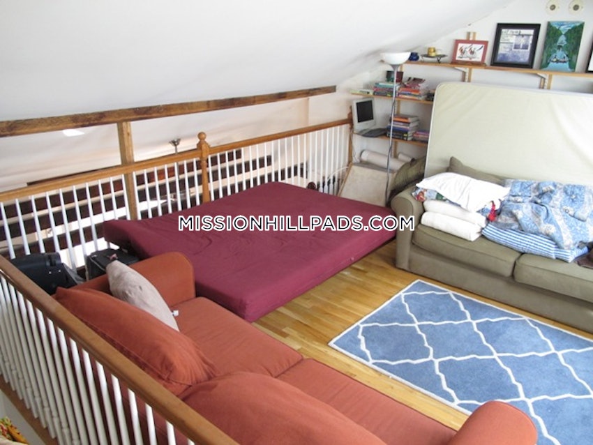 BOSTON - MISSION HILL - 5 Beds, 2 Baths - Image 1