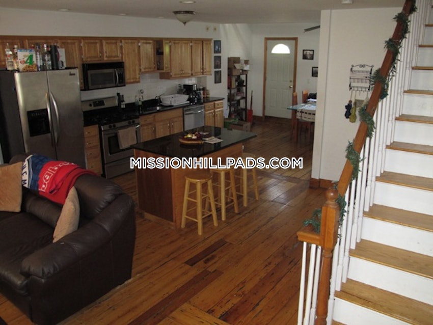 BOSTON - MISSION HILL - 5 Beds, 2 Baths - Image 13