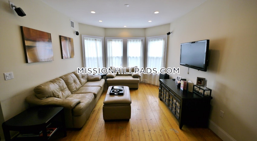 BOSTON - MISSION HILL - 3 Beds, 2 Baths - Image 1