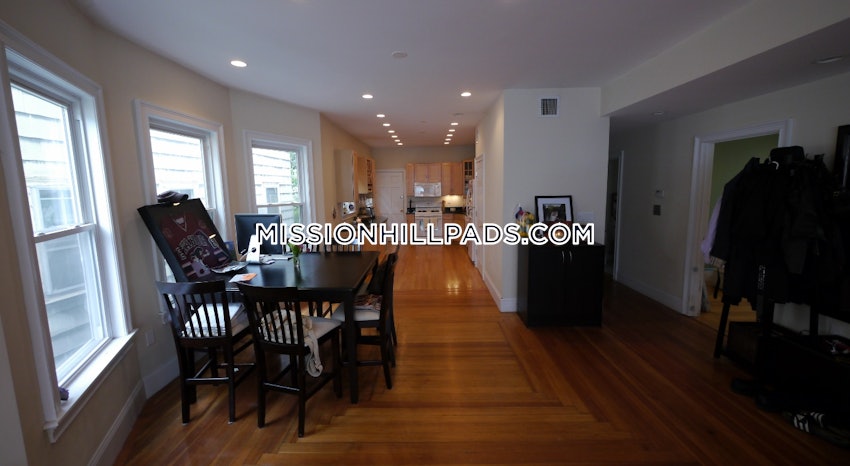 BOSTON - MISSION HILL - 3 Beds, 2 Baths - Image 16