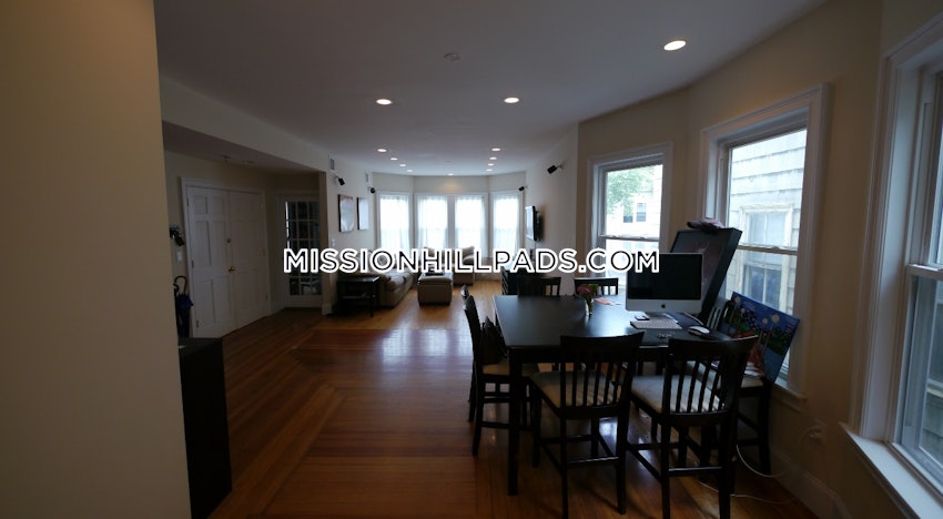 BOSTON - MISSION HILL - 3 Beds, 2 Baths - Image 15