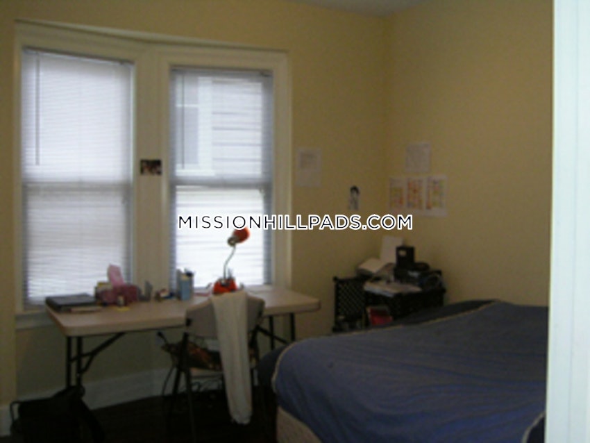 BOSTON - MISSION HILL - 4 Beds, 2 Baths - Image 38