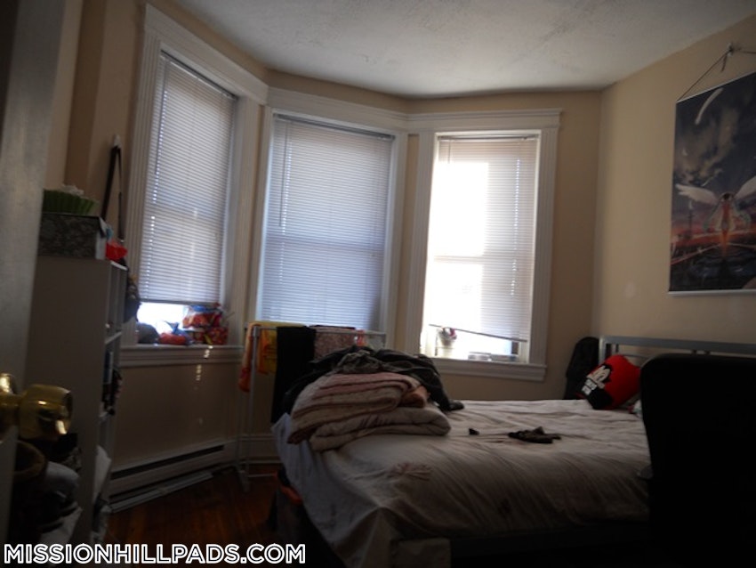 BOSTON - MISSION HILL - 2 Beds, 1 Bath - Image 2