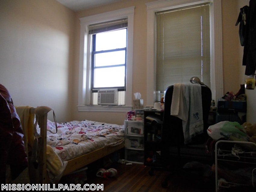 BOSTON - MISSION HILL - 2 Beds, 1 Bath - Image 3