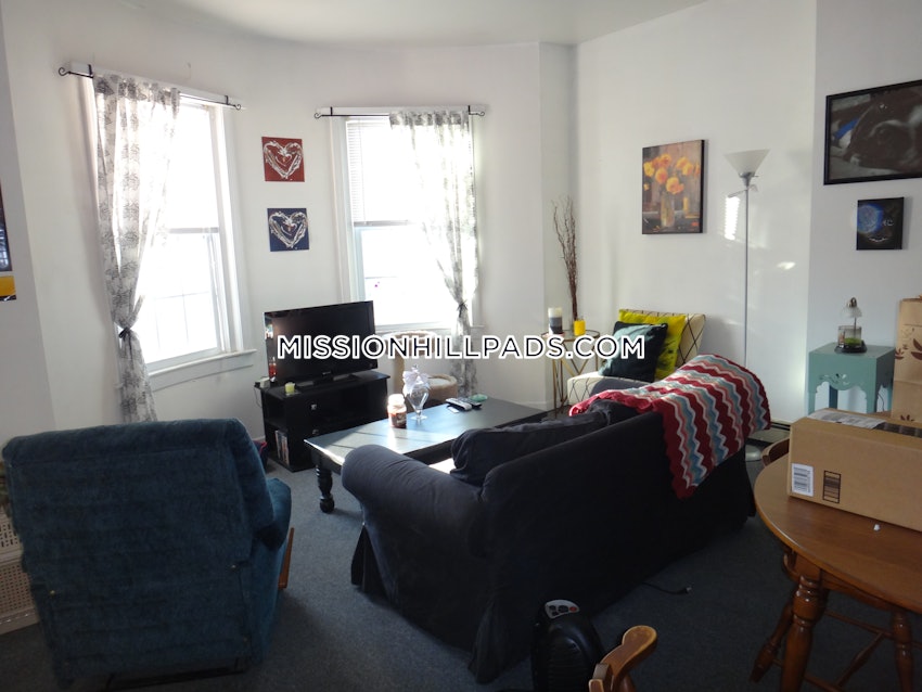 BOSTON - MISSION HILL - 3 Beds, 1 Bath - Image 5