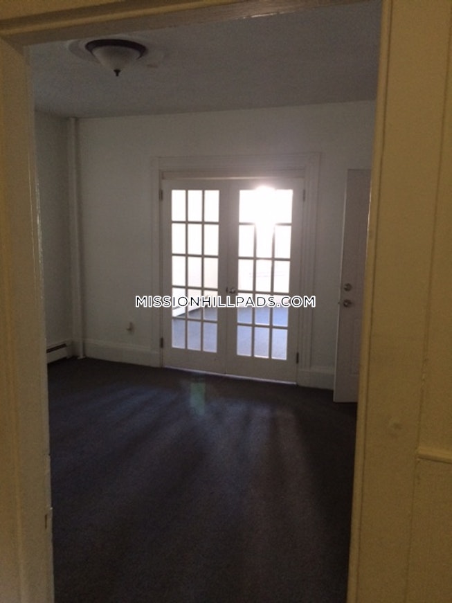 Boston - $2,400+ /mo