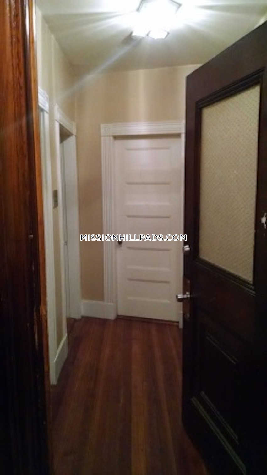 BOSTON - MISSION HILL - 4 Beds, 1 Bath - Image 26