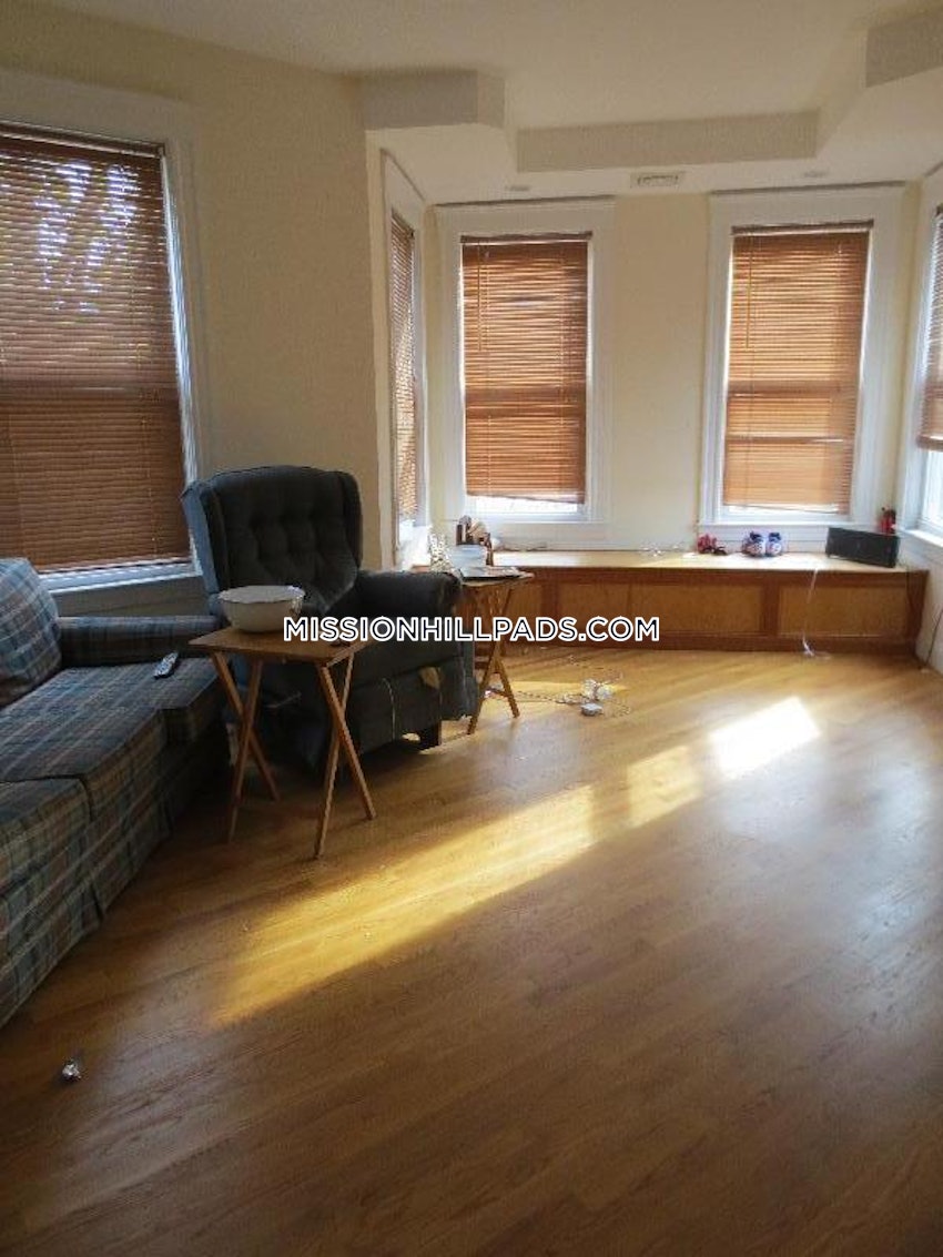 BOSTON - MISSION HILL - 3 Beds, 1 Bath - Image 30