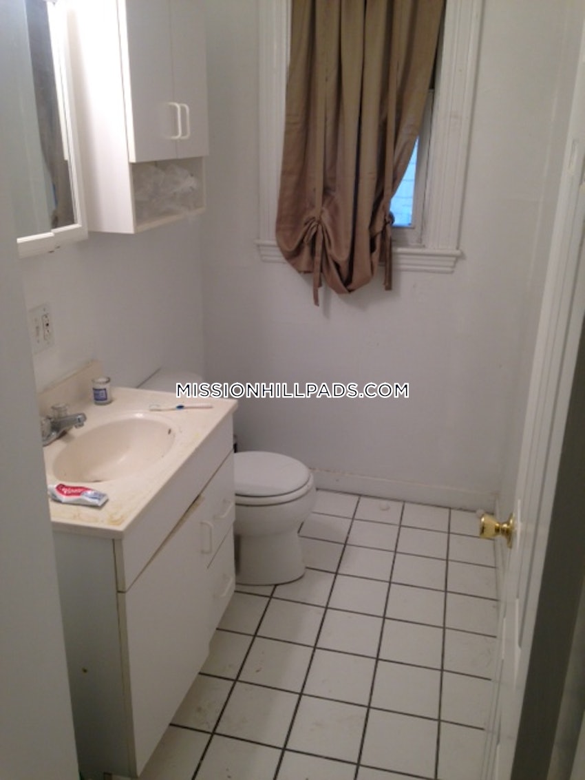 BOSTON - MISSION HILL - 1 Bed, 1.5 Baths - Image 39