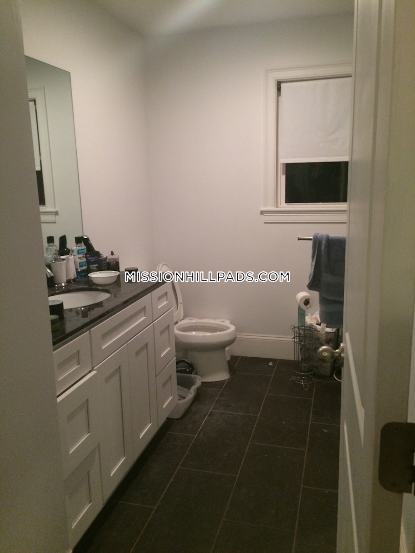 BOSTON - MISSION HILL - 4 Beds, 2 Baths - Image 26