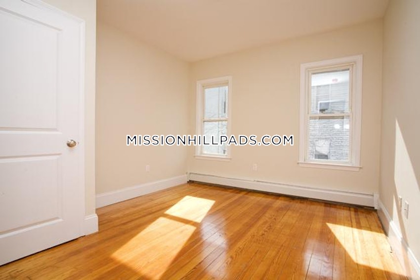 Boston - Mission Hill - 4 Beds, 2 Baths - Image 4