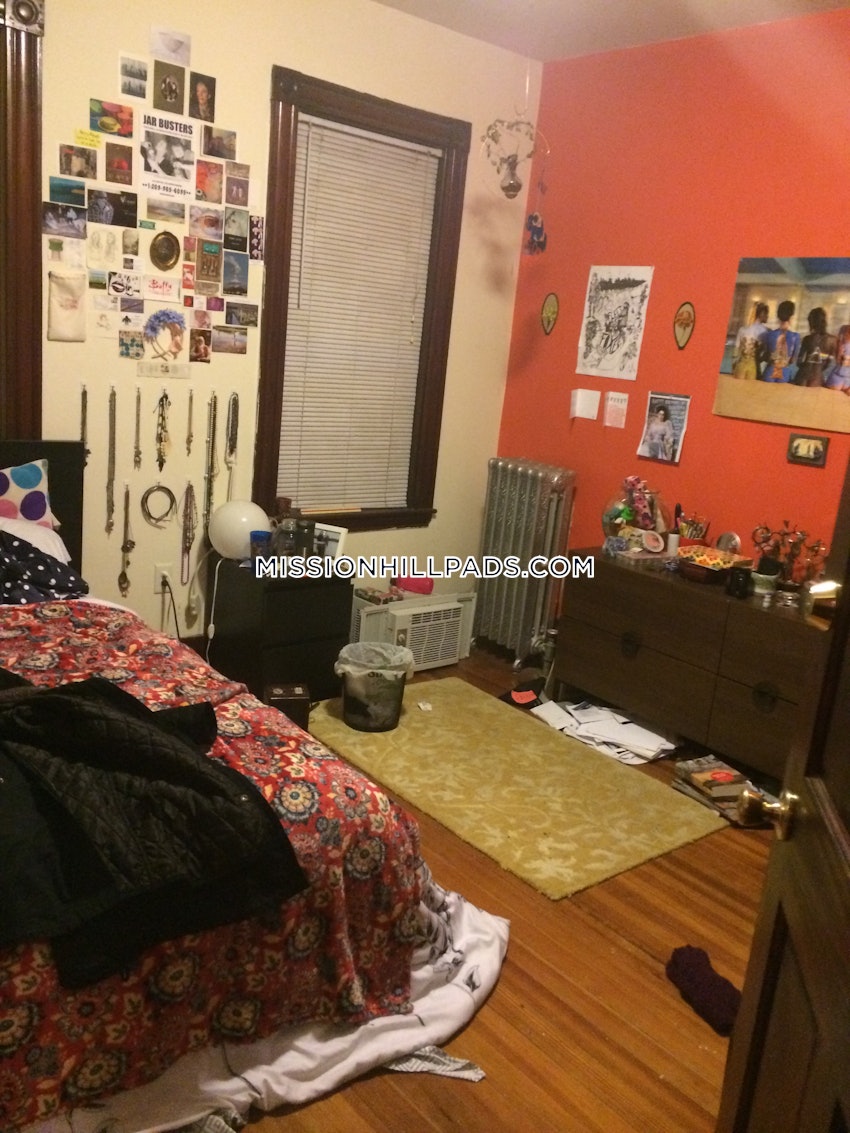 BOSTON - MISSION HILL - 5 Beds, 2 Baths - Image 30