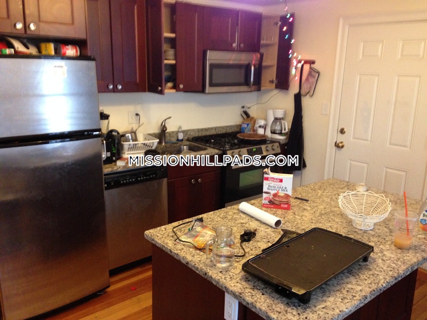 BOSTON - MISSION HILL - 5 Beds, 2 Baths - Image 1