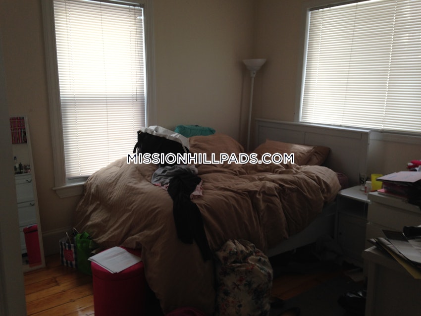 BOSTON - MISSION HILL - 5 Beds, 2 Baths - Image 25