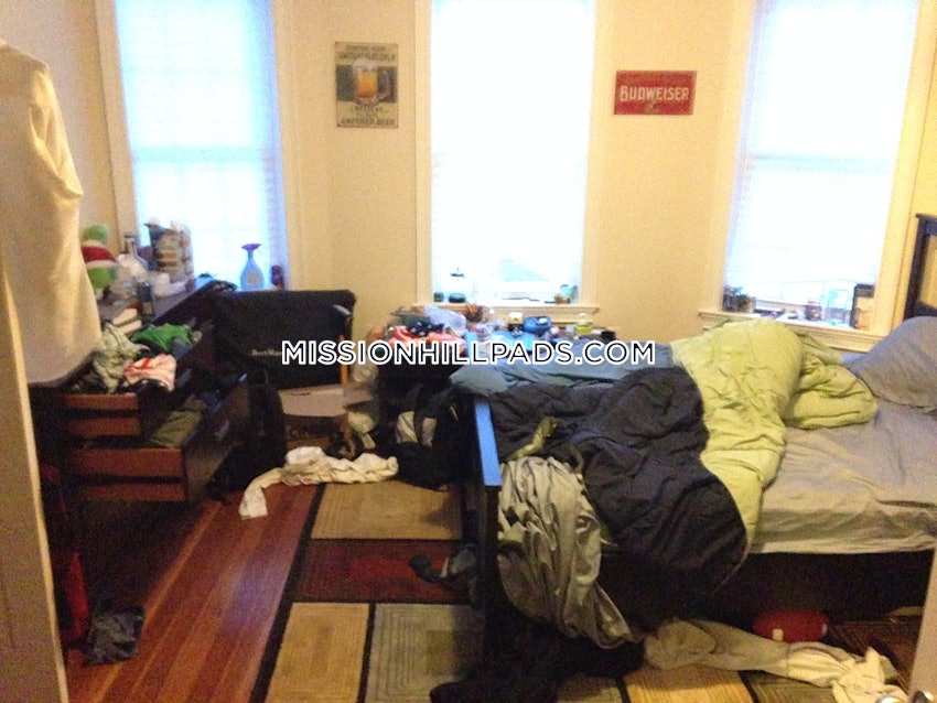 BOSTON - MISSION HILL - 5 Beds, 2 Baths - Image 14