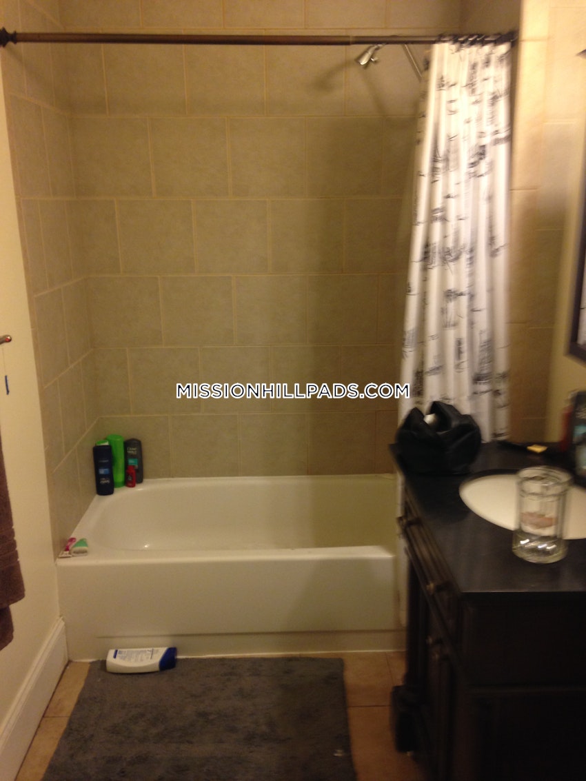 BOSTON - MISSION HILL - 5 Beds, 2 Baths - Image 22