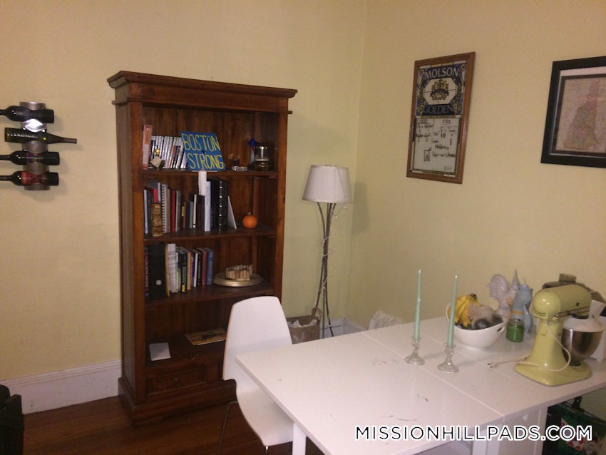 BOSTON - MISSION HILL - 4 Beds, 1 Bath - Image 11