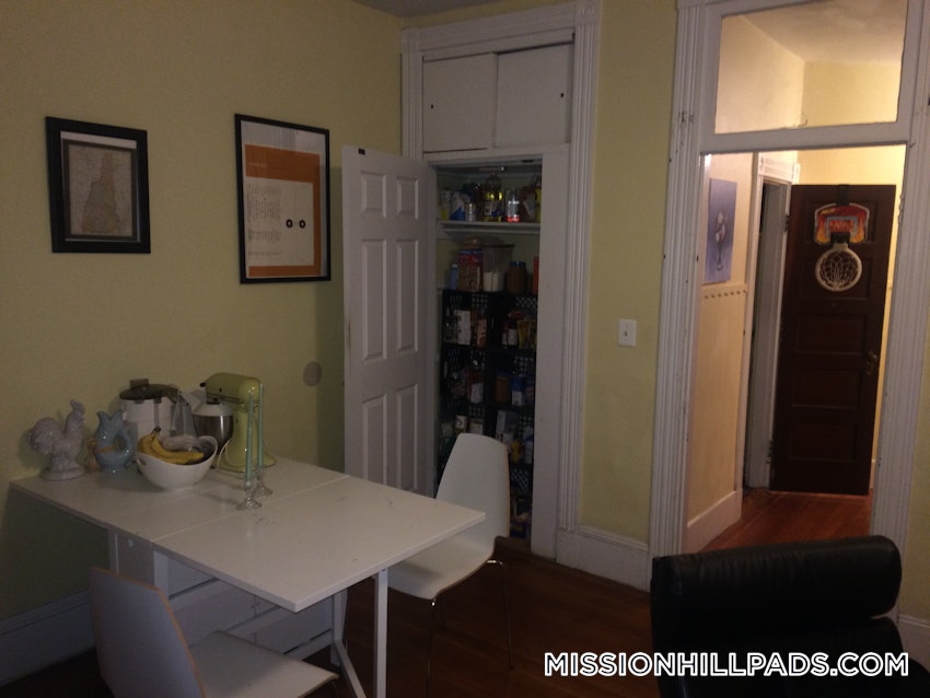 BOSTON - MISSION HILL - 4 Beds, 1 Bath - Image 27