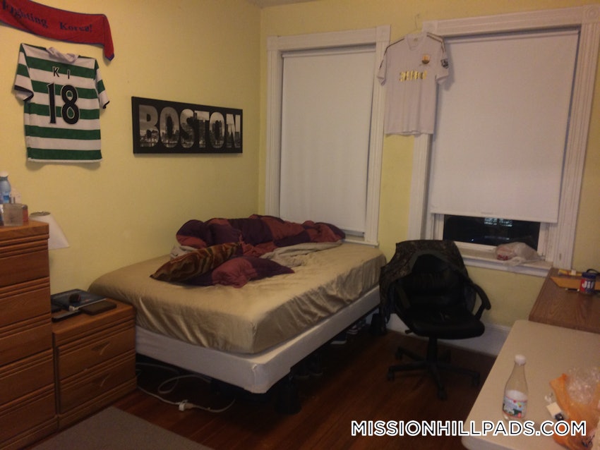 BOSTON - MISSION HILL - 4 Beds, 1 Bath - Image 7