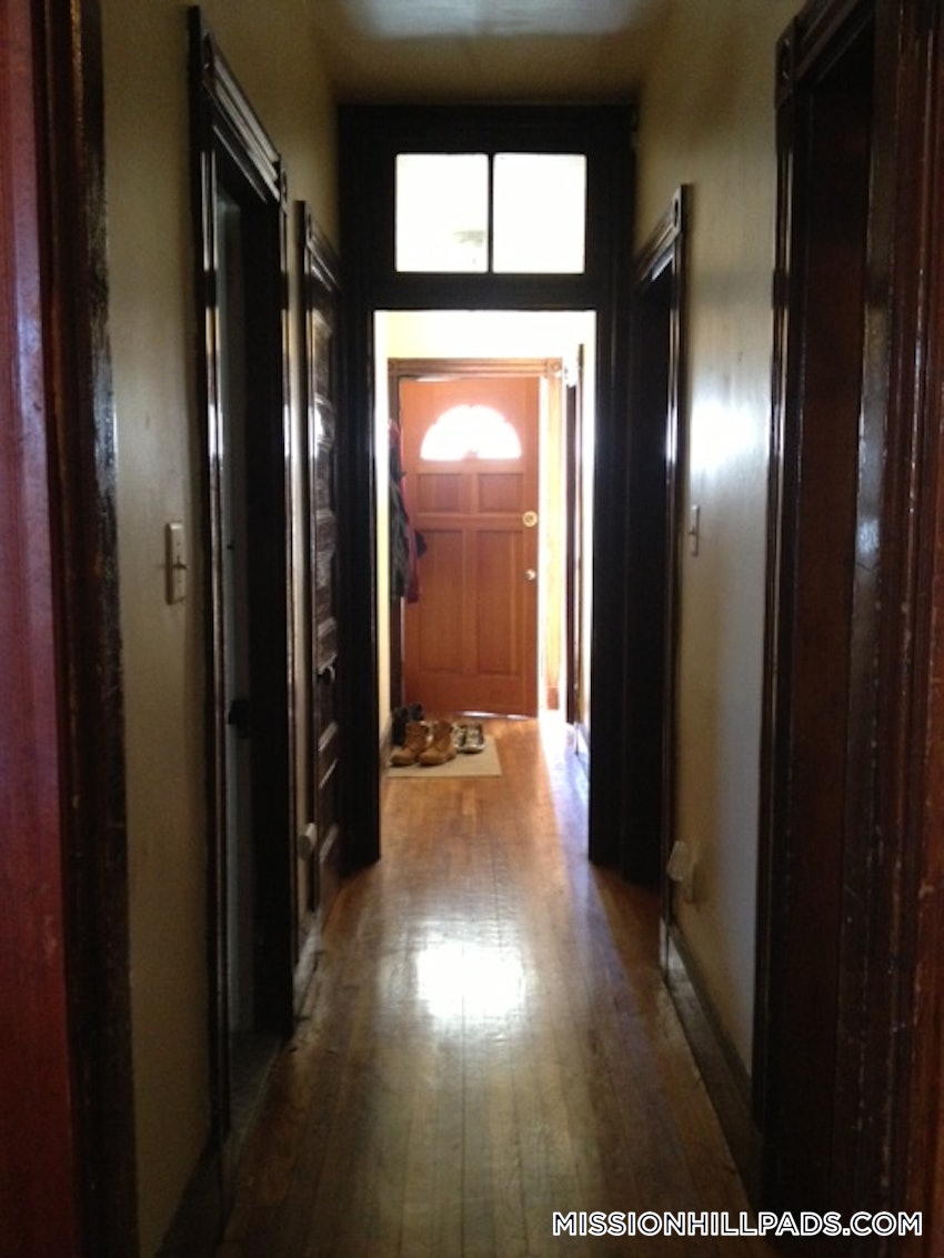 BOSTON - MISSION HILL - 3 Beds, 1 Bath - Image 14