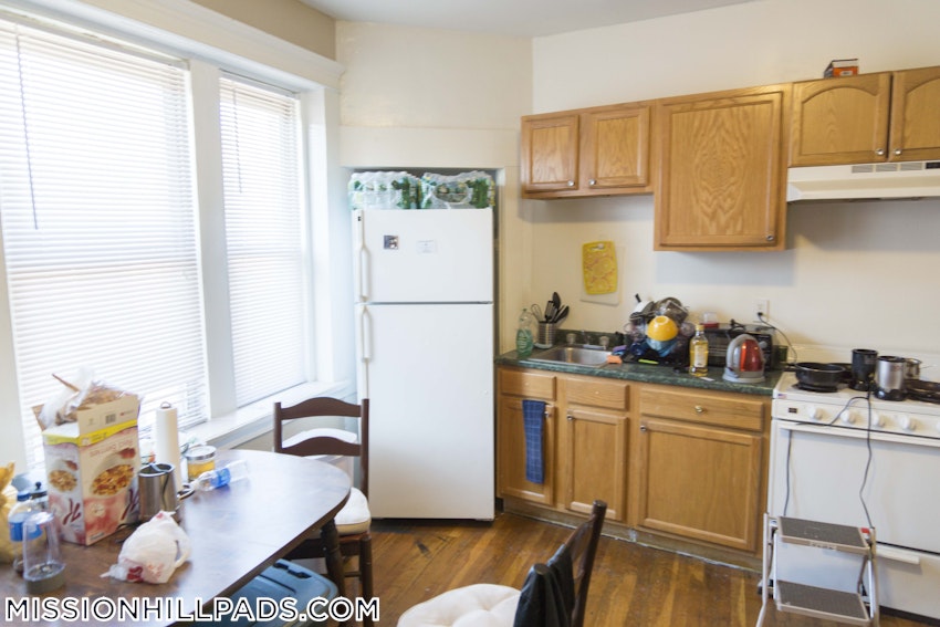 BOSTON - MISSION HILL - 2 Beds, 1 Bath - Image 4