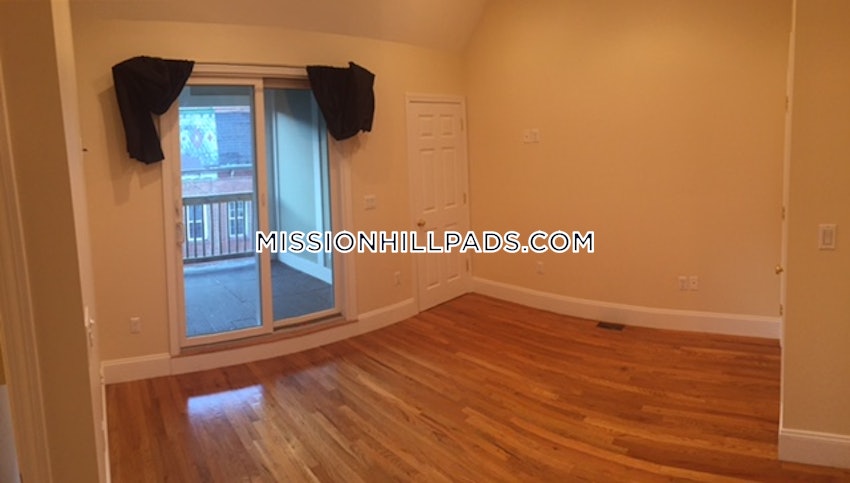 BOSTON - MISSION HILL - 3 Beds, 2.5 Baths - Image 28