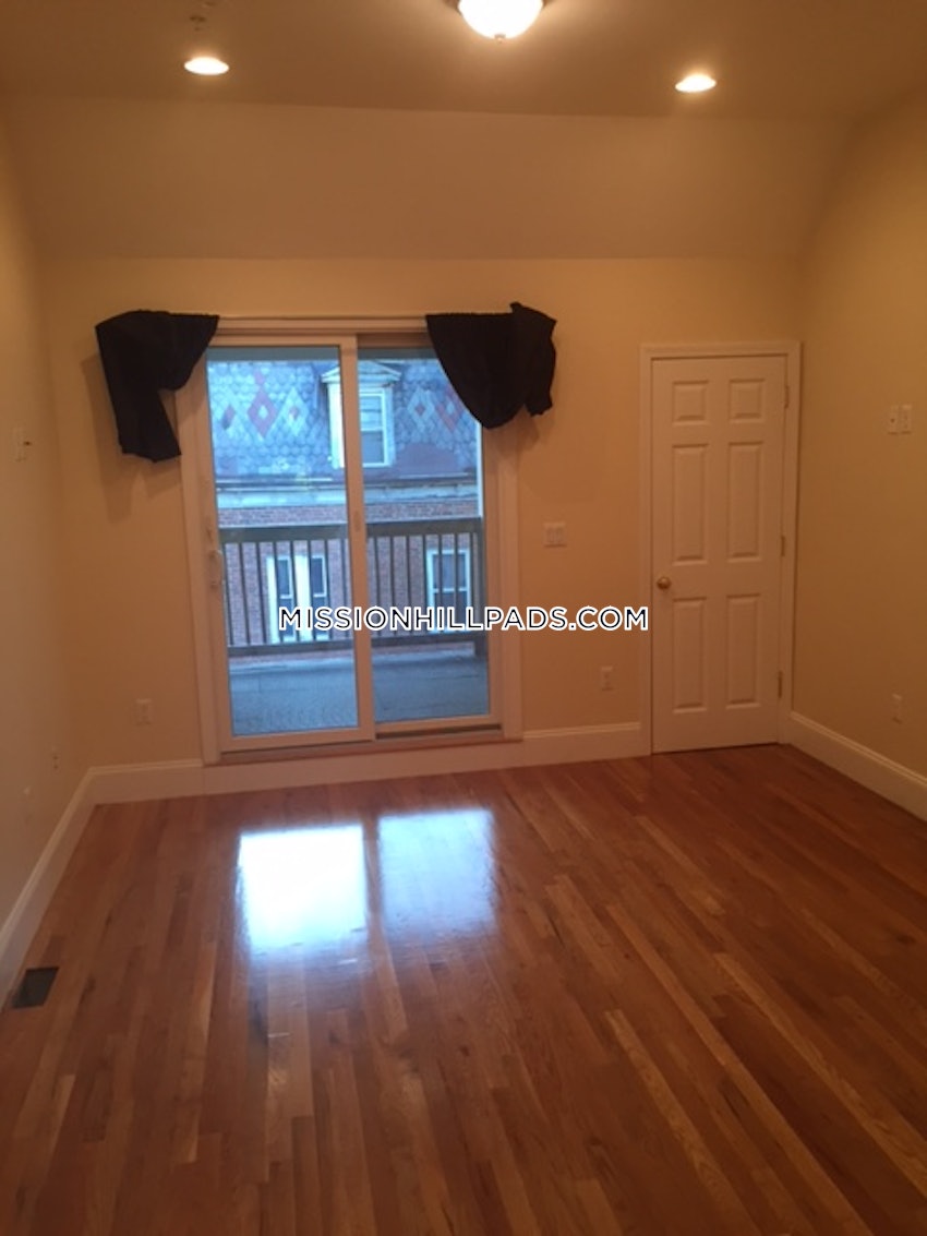 BOSTON - MISSION HILL - 3 Beds, 2.5 Baths - Image 56