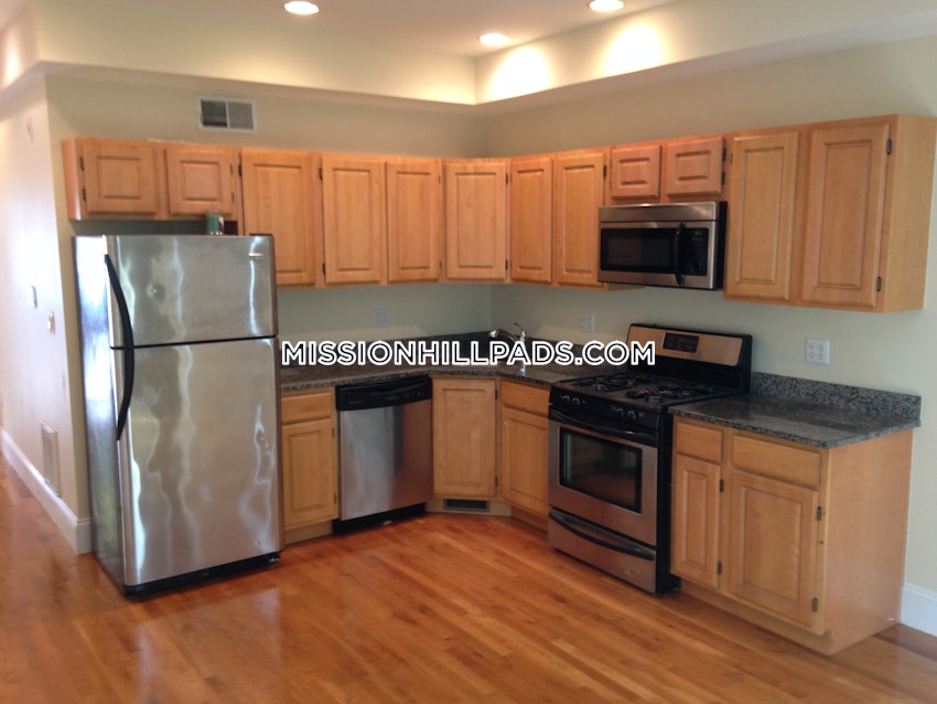 BOSTON - MISSION HILL - 3 Beds, 2.5 Baths - Image 1