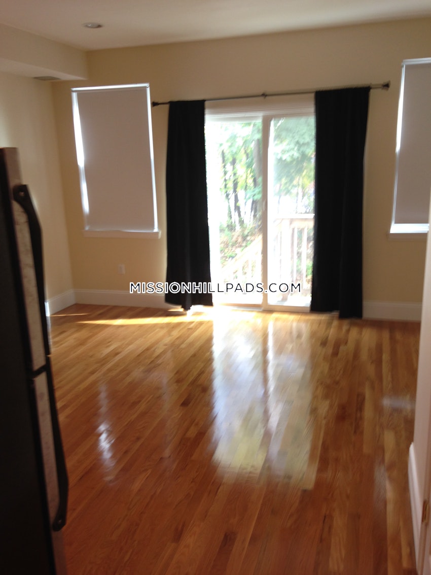 BOSTON - MISSION HILL - 3 Beds, 2.5 Baths - Image 22