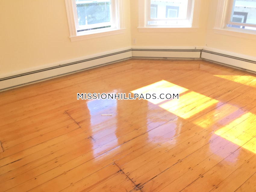 BOSTON - MISSION HILL - 4 Beds, 1.5 Baths - Image 34